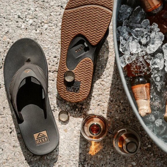 REEF Fanning Sandals Men Size 8 Brown Bottle Opener Flip Flop Great Gift Present - Picture 1 of 5